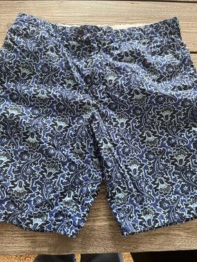 Men’s Banana Republic shorts. Size 35.